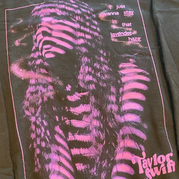 Taylor Swift Eras Tour Lavender Haze Black Crewneck Sweatshirt M Midnights - Picture 3 of 4